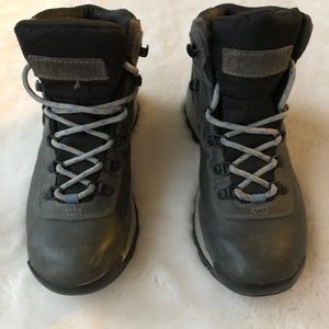Women’s Columbia Hiking Boots 7.5